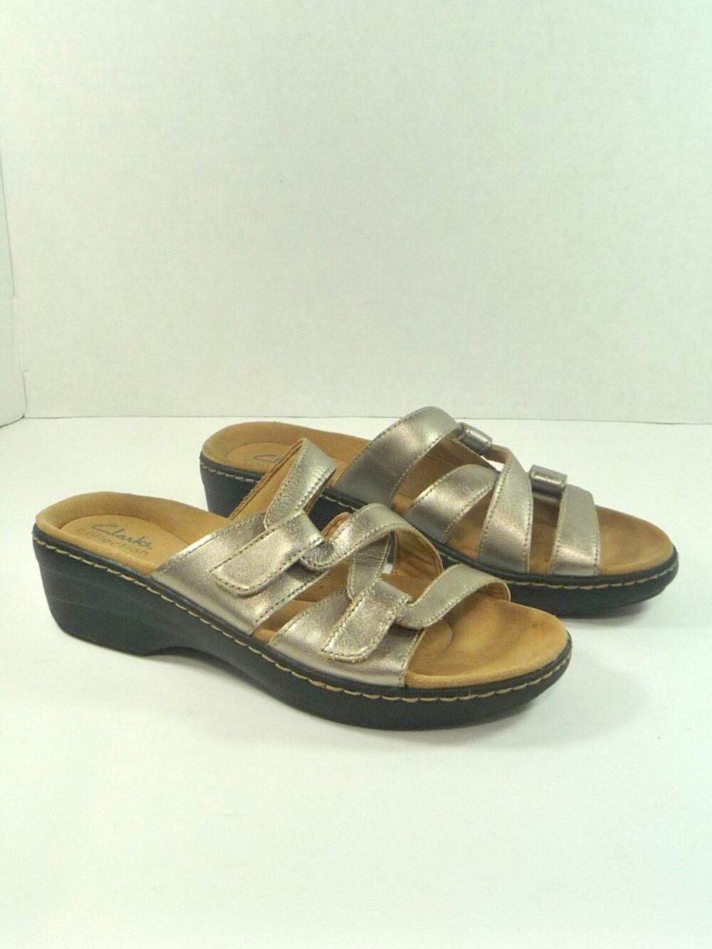 CLARKS SIZE 8 GOLD SLIDE SANDALS